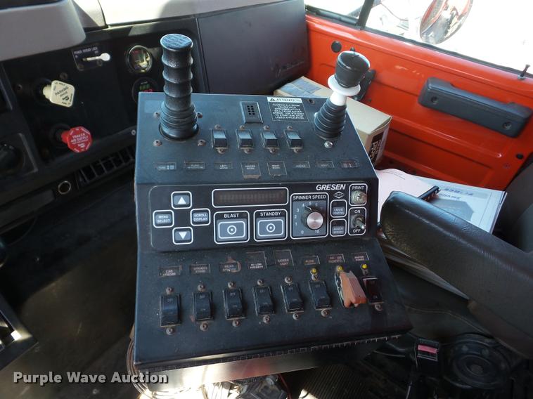 image for item AG9365 1999 International 4900 dump truck