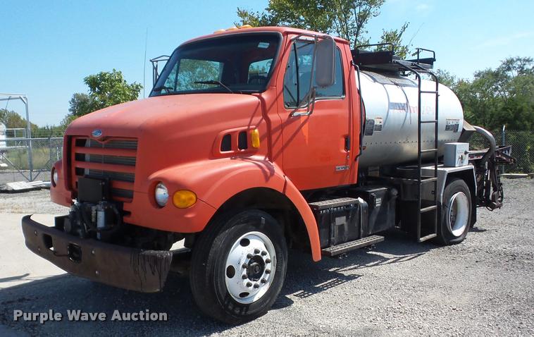 image for item AG9367 2000 Sterling L7501 oil distribution truck