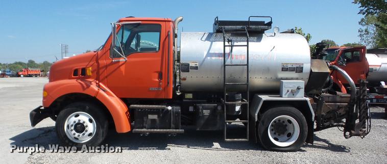 image for item AG9367 2000 Sterling L7501 oil distribution truck