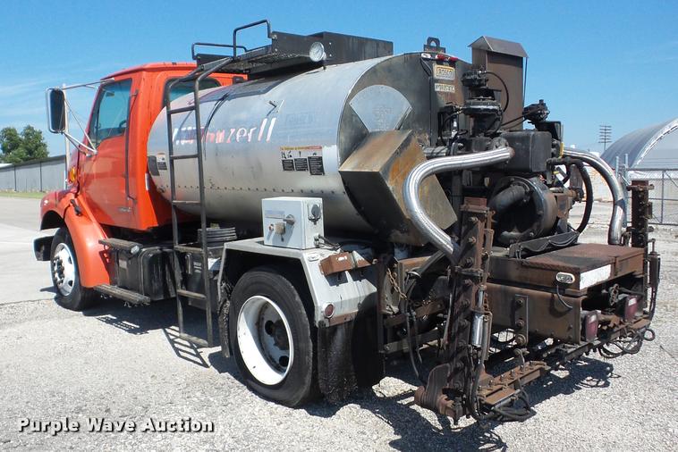 image for item AG9367 2000 Sterling L7501 oil distribution truck