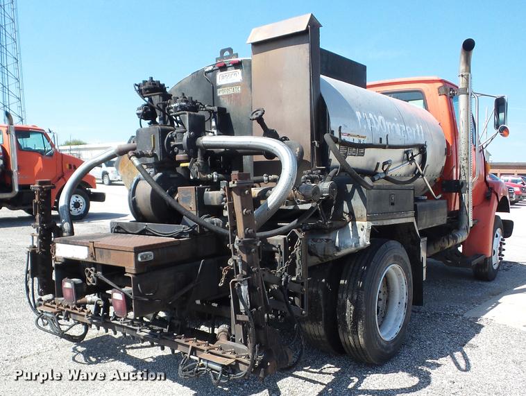 image for item AG9367 2000 Sterling L7501 oil distribution truck