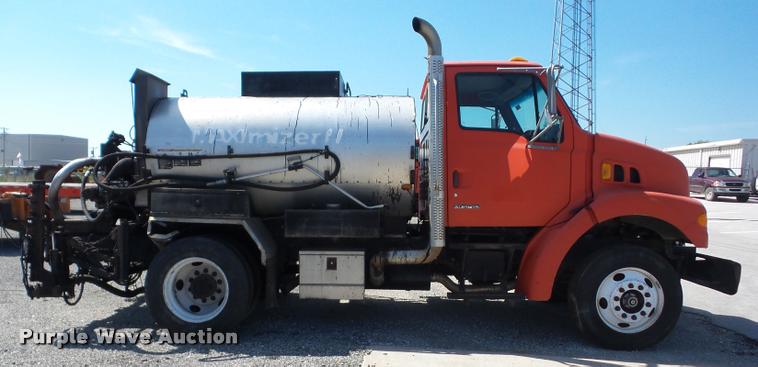 image for item AG9367 2000 Sterling L7501 oil distribution truck