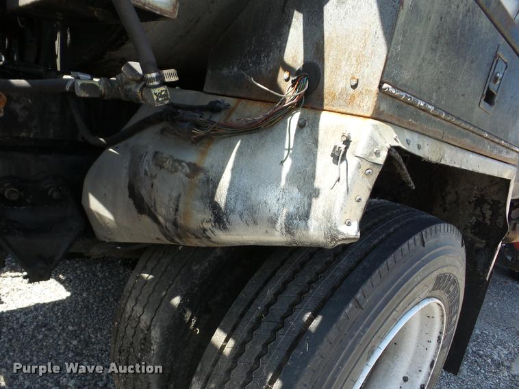 image for item AG9367 2000 Sterling L7501 oil distribution truck