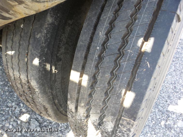 image for item AG9367 2000 Sterling L7501 oil distribution truck