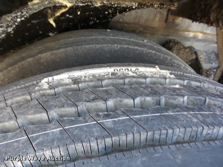 image for item AG9367 2000 Sterling L7501 oil distribution truck