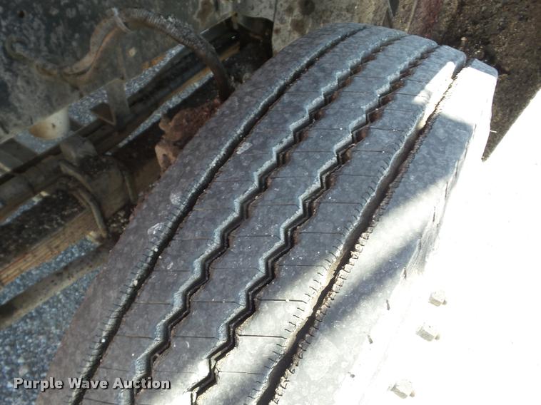 image for item AG9367 2000 Sterling L7501 oil distribution truck