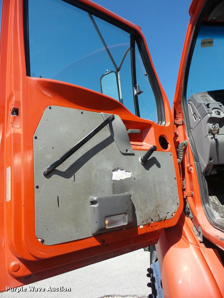 image for item AG9367 2000 Sterling L7501 oil distribution truck