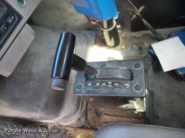 image for item AG9367 2000 Sterling L7501 oil distribution truck