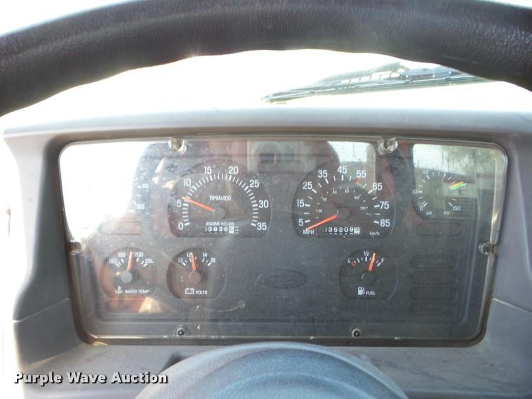 image for item AG9367 2000 Sterling L7501 oil distribution truck