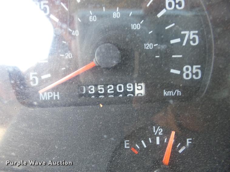 image for item AG9367 2000 Sterling L7501 oil distribution truck