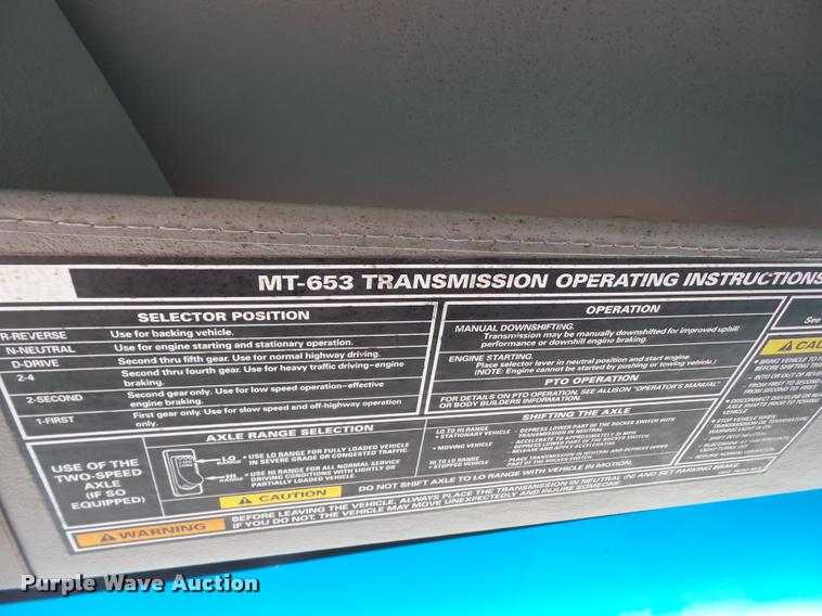 image for item AG9367 2000 Sterling L7501 oil distribution truck