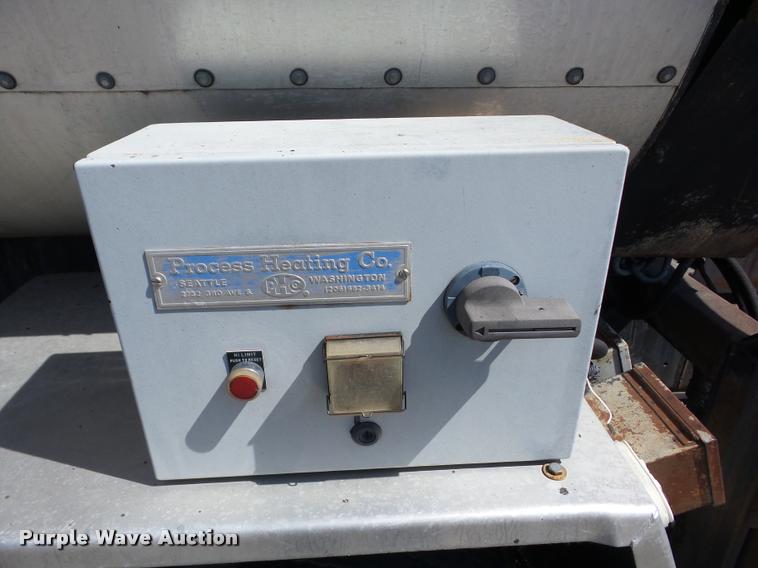 image for item AG9367 2000 Sterling L7501 oil distribution truck