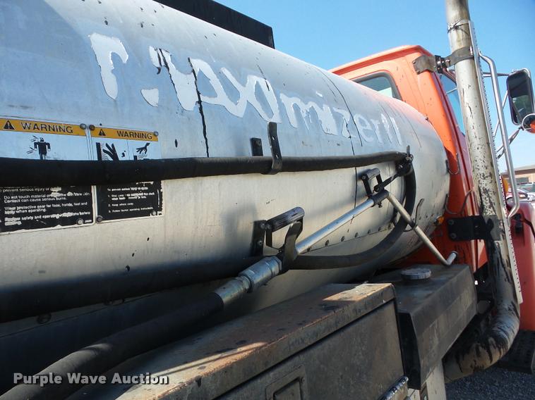 image for item AG9367 2000 Sterling L7501 oil distribution truck