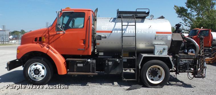 image for item AG9368 2000 Sterling L7501 oil distributor truck