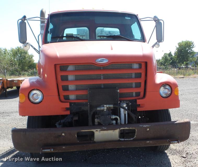 image for item AG9368 2000 Sterling L7501 oil distributor truck
