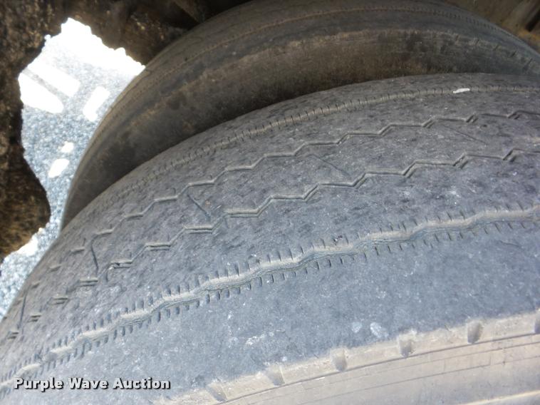 image for item AG9368 2000 Sterling L7501 oil distributor truck