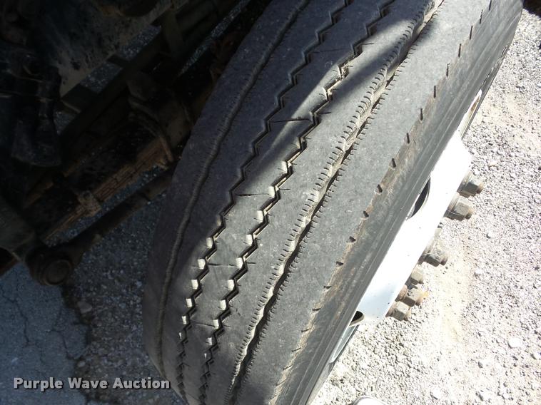 image for item AG9368 2000 Sterling L7501 oil distributor truck