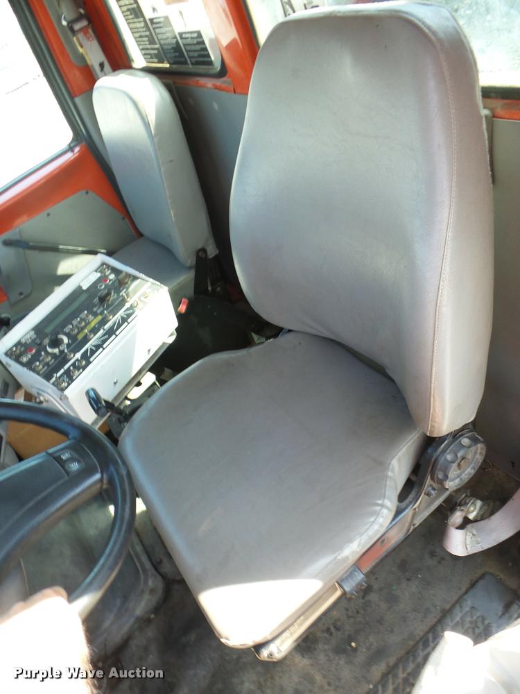 image for item AG9368 2000 Sterling L7501 oil distributor truck