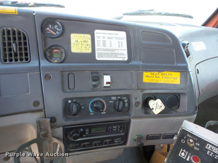 image for item AG9368 2000 Sterling L7501 oil distributor truck