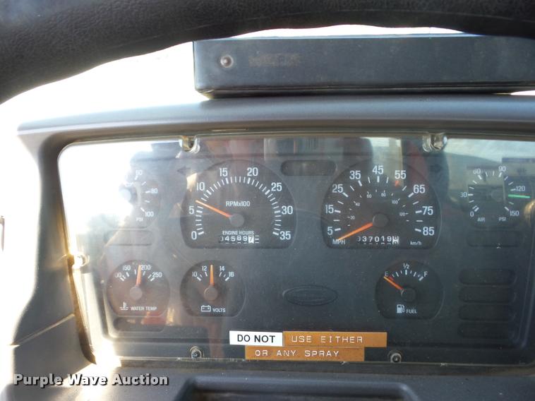 image for item AG9368 2000 Sterling L7501 oil distributor truck