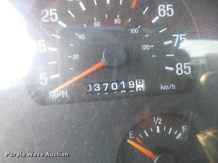 image for item AG9368 2000 Sterling L7501 oil distributor truck