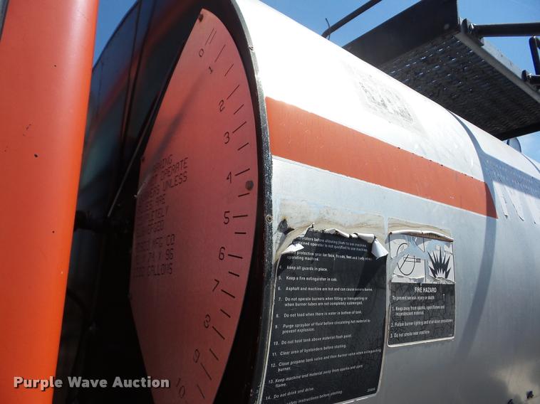 image for item AG9368 2000 Sterling L7501 oil distributor truck