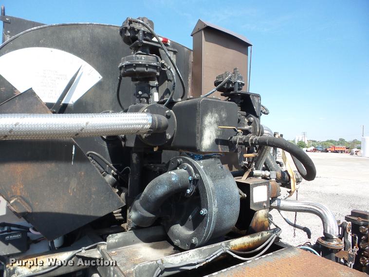 image for item AG9368 2000 Sterling L7501 oil distributor truck