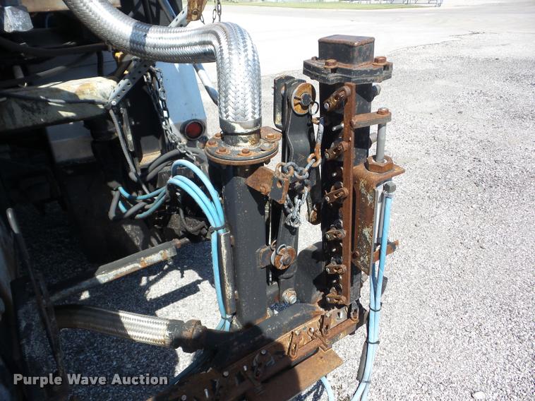 image for item AG9368 2000 Sterling L7501 oil distributor truck