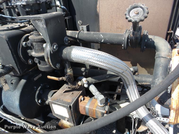 image for item AG9368 2000 Sterling L7501 oil distributor truck