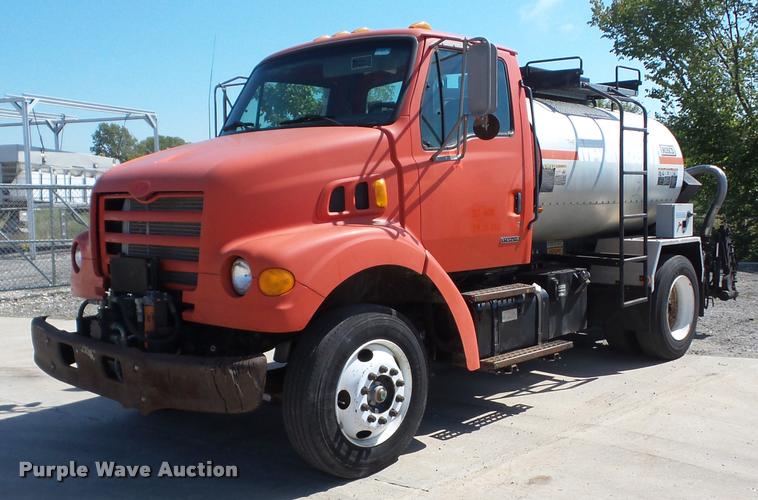 image for item AG9369 2000 Sterling L7500 oil distributor truck