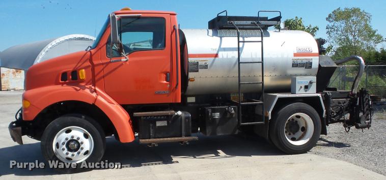 image for item AG9369 2000 Sterling L7500 oil distributor truck
