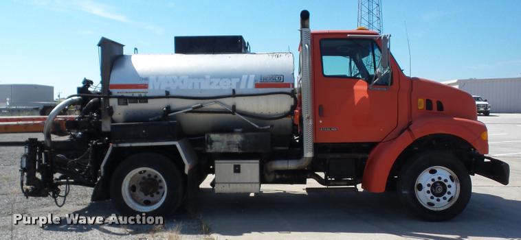 image for item AG9369 2000 Sterling L7500 oil distributor truck