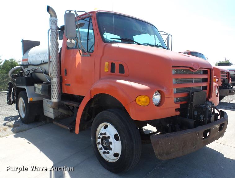 image for item AG9369 2000 Sterling L7500 oil distributor truck