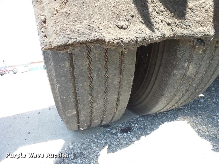 image for item AG9369 2000 Sterling L7500 oil distributor truck