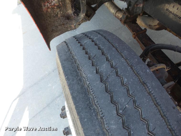 image for item AG9369 2000 Sterling L7500 oil distributor truck