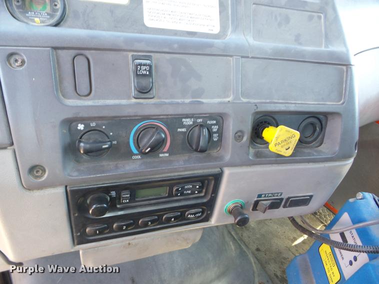 image for item AG9369 2000 Sterling L7500 oil distributor truck