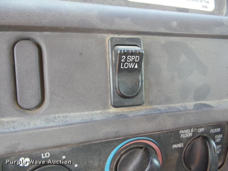 image for item AG9369 2000 Sterling L7500 oil distributor truck