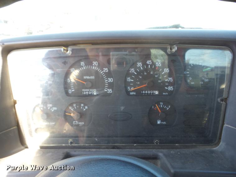 image for item AG9369 2000 Sterling L7500 oil distributor truck