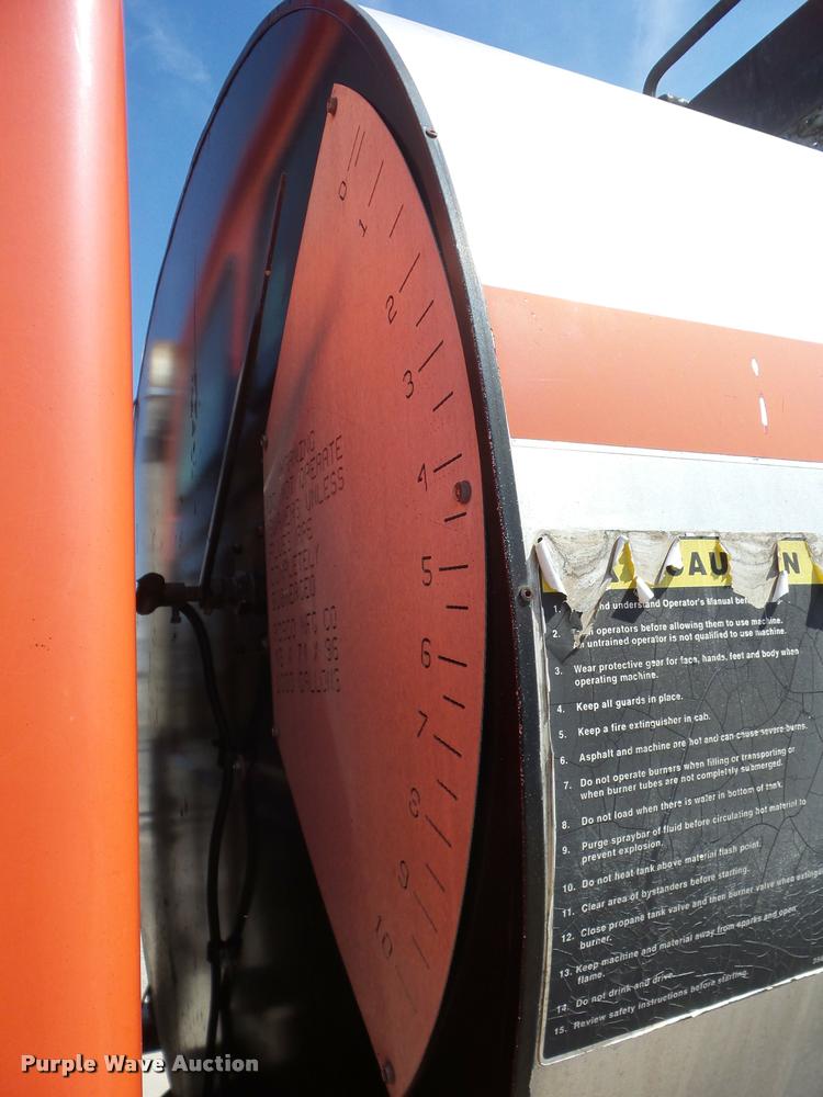 image for item AG9369 2000 Sterling L7500 oil distributor truck