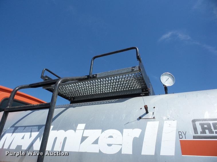 image for item AG9369 2000 Sterling L7500 oil distributor truck