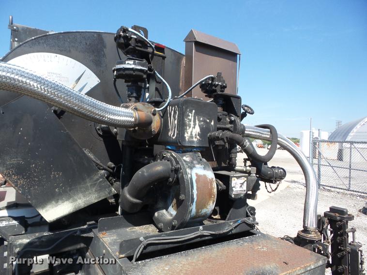 image for item AG9369 2000 Sterling L7500 oil distributor truck