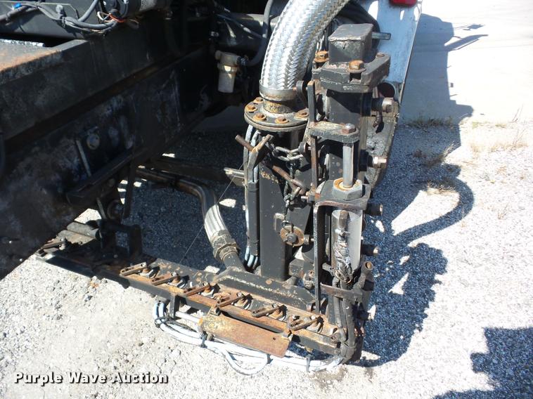 image for item AG9369 2000 Sterling L7500 oil distributor truck