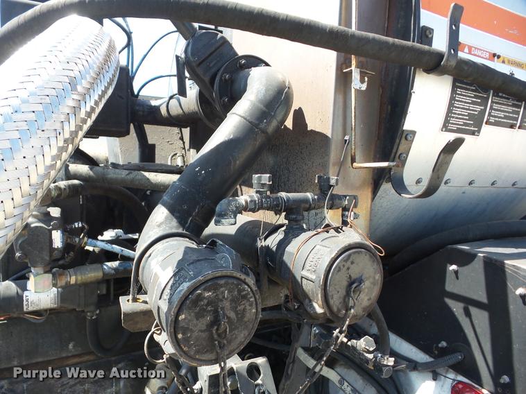 image for item AG9369 2000 Sterling L7500 oil distributor truck