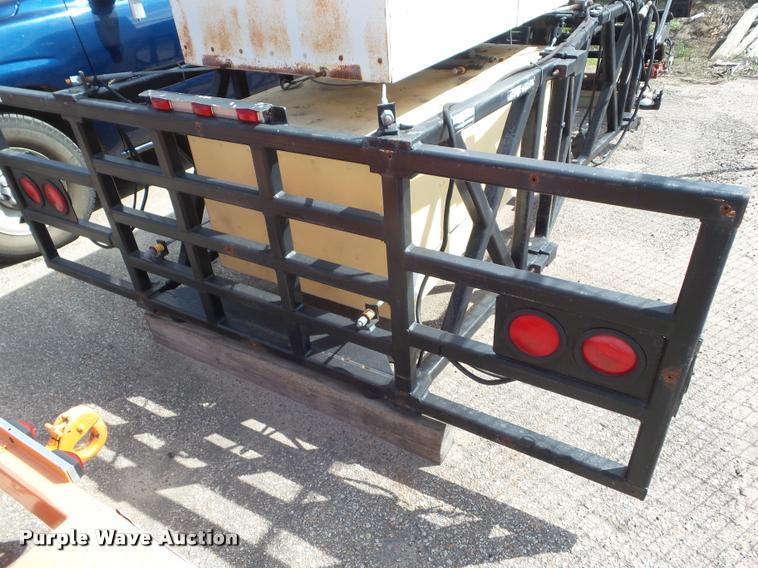 image for item AP9636 1999 Enabs Safe-Stop TTMA8290LC crash attenuator