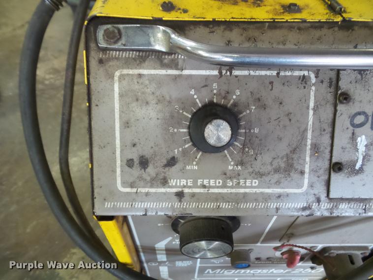 image for item BV9842 1997 Esab 250 arc welder