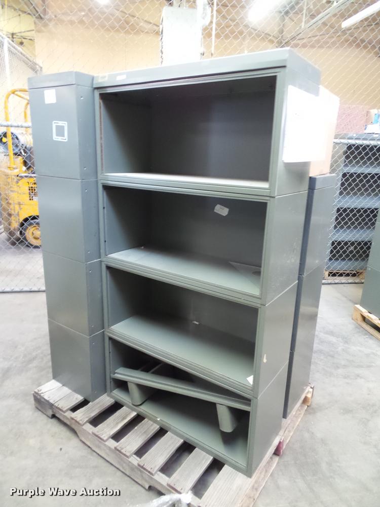 (3) metal in Topeka, KS Item CD9167 sold Purple Wave