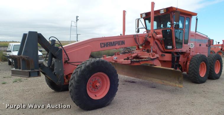image for item DA4534 2000 Champion 710A Series 6 motor grader