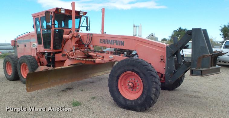 image for item DA4534 2000 Champion 710A Series 6 motor grader
