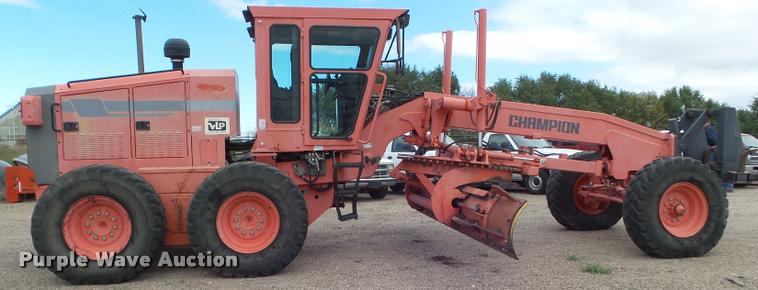 image for item DA4534 2000 Champion 710A Series 6 motor grader