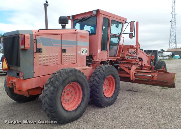 image for item DA4534 2000 Champion 710A Series 6 motor grader